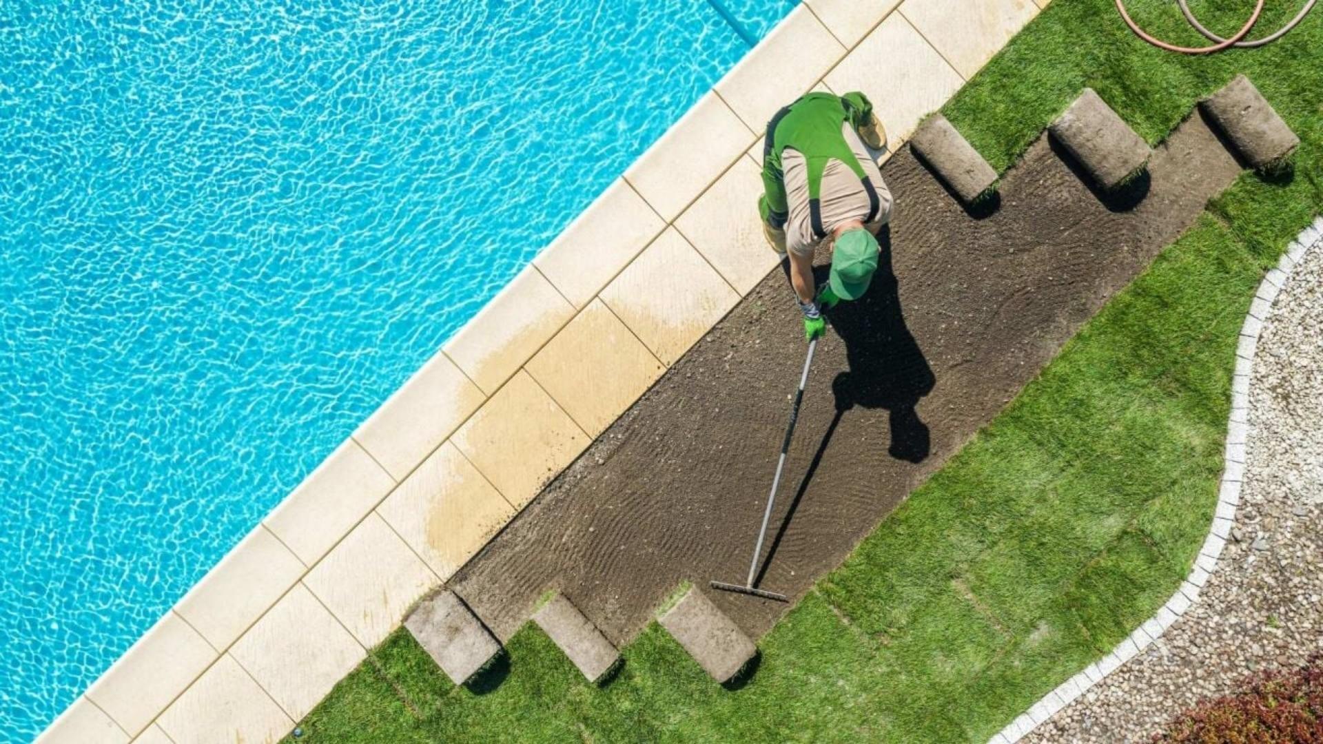 Suni Çim Bakımı Nasıl Yapılır